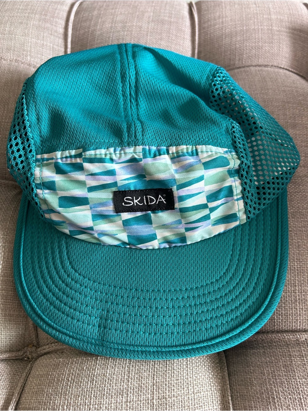 Skida Packable Run Teal Mesh Cap with Patterned Front